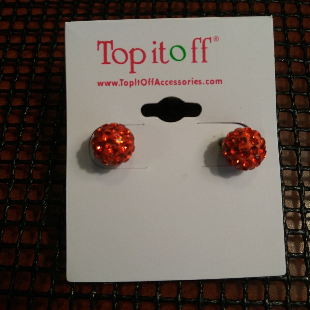 🆕NWT Top It Off Accessories